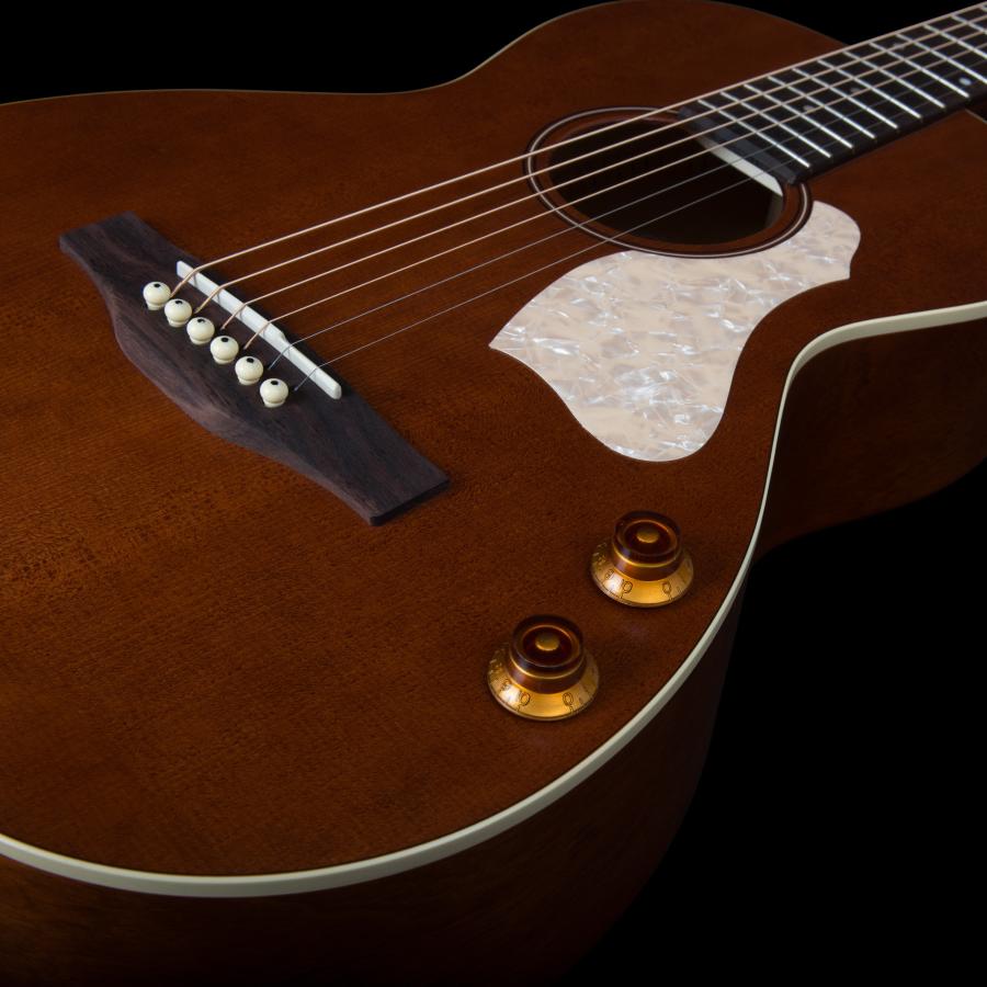 ART AND LUTHERIE Chitarra Acustica Roadhouse Havana Brown