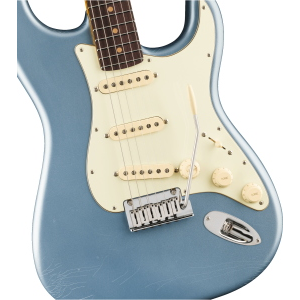 FENDER American Ultra Luxe Vintage '60s Stratocaster Blue
