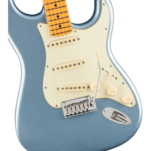FENDER Limited American Ultra Luxe '60s Stratocaster Blue